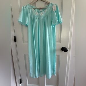 Miss Elaine Nightgown Seafoam green Short Sleeve Nylon New M Womens Gown